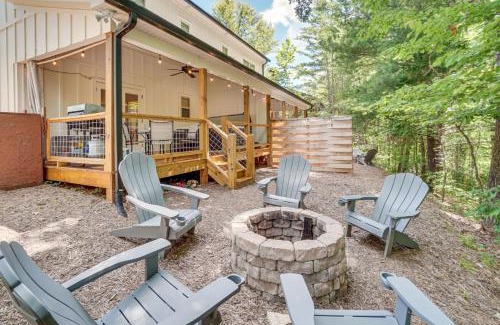 Helen House | Hot Tub and EV Charger Helen Getaway with Views!