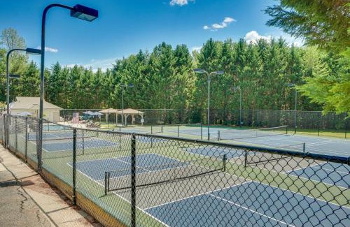 Helen House | Hot Tub and EV Charger Helen Getaway with Views!