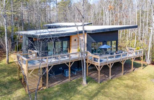 Pisgah Forest House | Hot Tub and Fire Pit Modern North Carolina Retreat