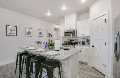 Lubbock House | Hot Tub and Game Room Raider Resort in Lubbock