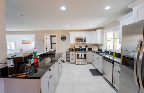 Lamar Heights Area House | Hot Tub and Games! Family Friendly