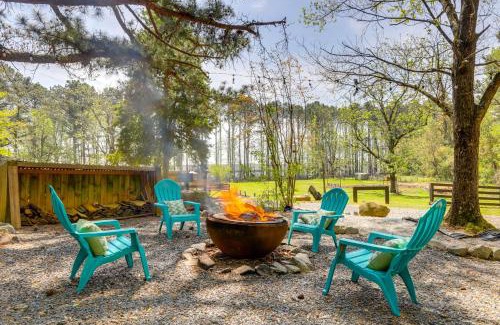 Lithonia House | Hot Tub and Hiking Trails Luxe Georgia Farm Retreat