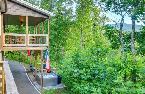 Marion House | Hot Tub and Mountain Views Secluded Marion Escape!