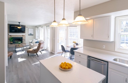 Granger House | *Hot Tub and Pool*2860ft²*King Bed*65" TV*1000Mbps
