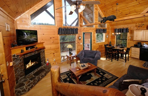 Caton Cabin | Hot tub and pool table- perfect 2 BR log cabin!