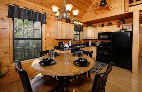 Caton Cabin | Hot tub and pool table- perfect 2 BR log cabin!