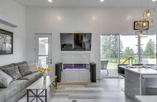 Eureka House | Hot Tub and Views Sunset Valley Retreat in Eureka