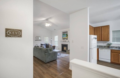 Walnut Creek House | Hot Tub|Arcade Games|Newly Renovated!
