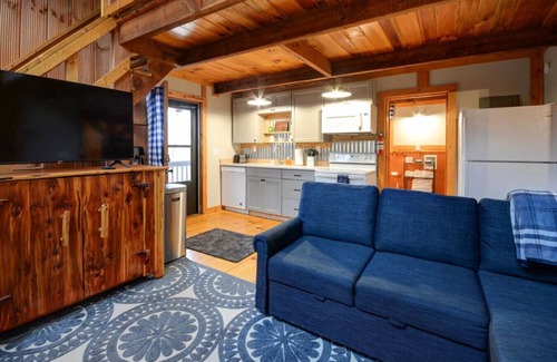 Campton Apartment | Hot Tub | Arcade | WiFi | Whispering Winds - RRG!