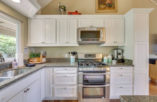 Rainbow CDP Cottage | Hot Tub + Balcony: Rainbow Retreat Near Wineries!
