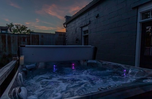 Cotter Apartment | HOT TUB!! Beautifully renovated property with large private HOT TUB!!