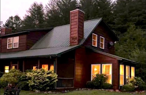 Suches House | HOT TUB-Book NOW! Sleeps 8-Toccoa River-GoneFishInn
