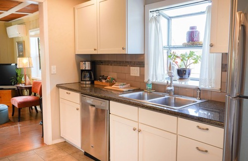 Whatcom County House | Hot Tub, Cabana & fenced yard