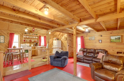 Hot Springs Apartment | Hot Tub & Charcoal Grill: Hot Springs Getaway!