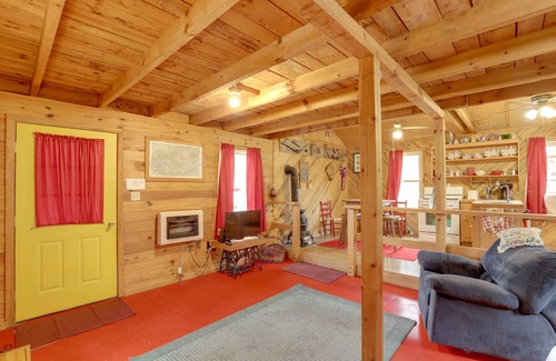 Hot Springs Apartment | Hot Tub & Charcoal Grill: Hot Springs Getaway!