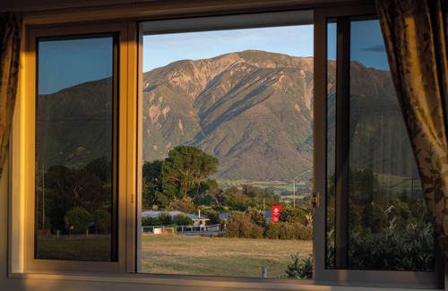 Kaikoura House | Hot Tub | Close to Beach | Spacious - KK379, Close to Beach|Comfort|Spacious