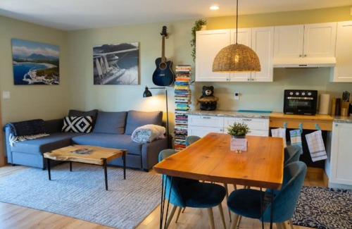 Ucluelet House | Hot Tub/Cold Dip, Bonfire, EV Charger - 2 BR Suite