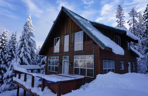 Leavenworth Ski Chalet | Hot Tub Cool Views: Roaring Creek Cabin
