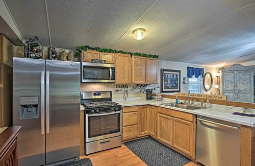 Grove House | Hot Tub & Deck: Tranquil Home Near Grand Lake