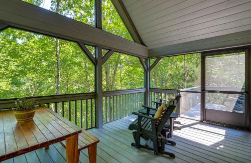 McCaysville House | Hot Tub, Decks and Creek Access McCaysville Cabin!