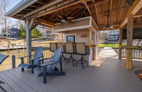 Macon House | Hot Tub, Dock, Large Deck, Firepit, Tiki bar, Pool!