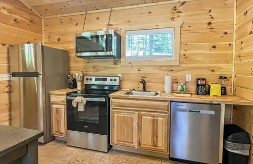Rocky Grove House | Hot Tub Dog-Friendly Free Dollywood ticket Perfect for 2 (Dragonfly)