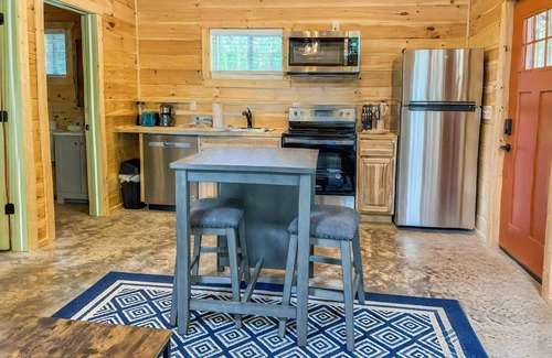 Rocky Grove House | Hot Tub Dog-Friendly Free Dollywood Ticket Perfect for 2 (Sunshine)