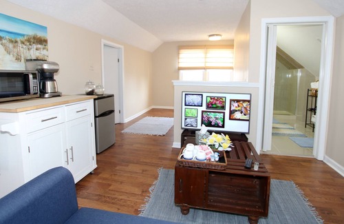 Audubon House | Hot tub, Downtown, Zoo, Expo Center, Conv Center, Chuchill downs—3BATH*7BED