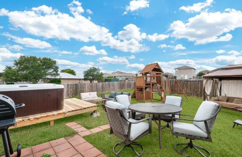 San Antonio House | Hot Tub Escape Yard Bbq Multi Games Swing Set