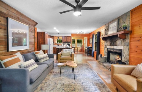 Morganton Cabin | Hot tub, fam friendly, game room, fire pit, A+ location, mins to Blue Ridge!