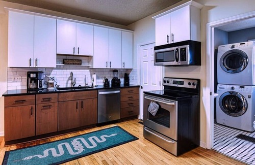 Des Moines House | Hot Tub, Fenced Yard, Games, Office/Gym + Pets Ok!