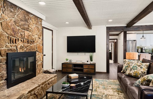Woodland Park Cabin | Hot tub ☆ Fire-pit ☆ Walk to Waterfalls