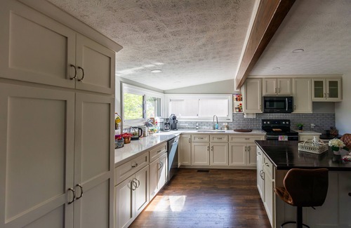 Grand Rivers House | Hot Tub + Fire pit + Corn Hole + BBQ + Game Room + Spa Bath