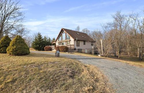 Berkeley Springs House | Hot Tub Fire Pit Game Room Family Getaway