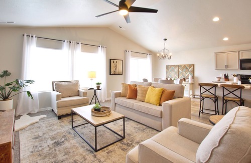 Meridian House | Hot Tub, Fire Pit, Game Room! Steps to Park, 4 TVs, TopGolf Discount