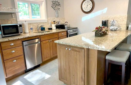 White Mills Cottage | Hot Tub, Fire Pit, Minutes To Lake Wallenpaupack