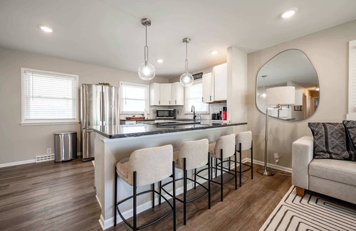 Speedway House | Hot Tub - Fire Pit - Shuffleboard - Walk to Track