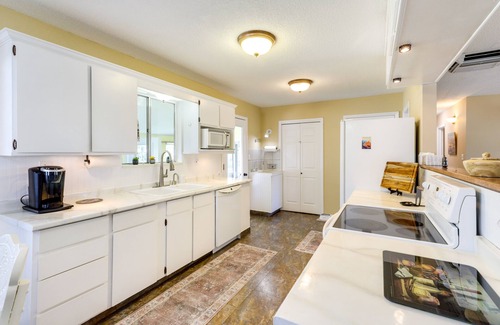 Clifton House | Hot Tub & Fire Pit: Serene Clifton Retreat!