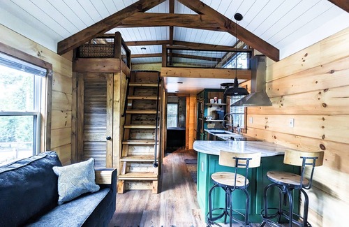 Scaly Mountain Cabin | Hot Tub & Fire Pit · Near Waterfalls, Vineyard, Zipline, Golf, Trails, Coaster