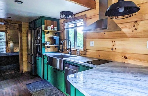 Scaly Mountain Cabin | Hot Tub & Fire Pit · Near Waterfalls, Vineyard, Zipline, Golf, Trails, Coaster