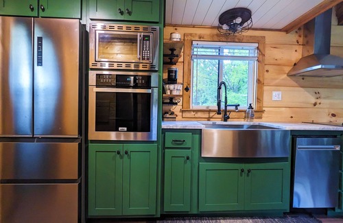 Scaly Mountain Cabin | Hot Tub & Fire Pit · Near Waterfalls, Vineyard, Zipline, Golf, Trails, Coaster