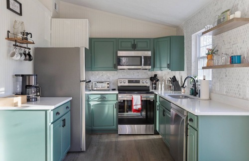 Luray Cabin | Hot Tub + Firepit + 20 Minutes to Luray Caverns + 35 Minutes to Skyline Drive