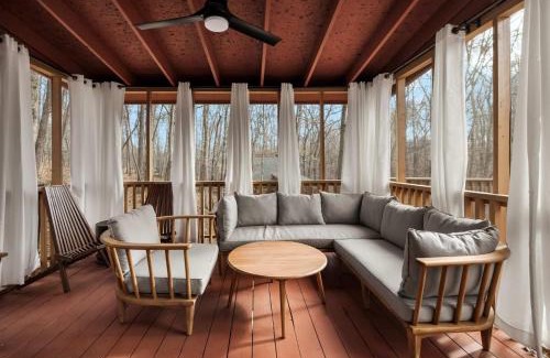 The Woods House | Hot Tub, Fireplace, Fire Pit, WiFi & Pool Access