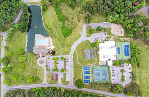 The Woods House | Hot Tub, Fireplace, Fire Pit, WiFi & Pool Access