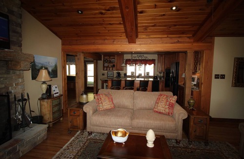 Jefferson Cabin | Hot Tub + Fireplace = The Perfect Sept Getaway @ The Ponderosa