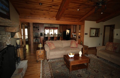 Jefferson Cabin | Hot Tub + Fireplace = The Perfect Sept Getaway @ The Ponderosa