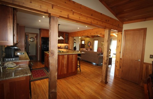 Jefferson Cabin | Hot Tub + Fireplace = The Perfect Sept Getaway @ The Ponderosa