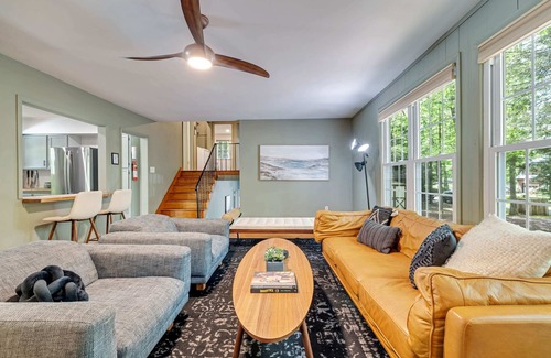 Lake Harmony House | Hot Tub, Game Room, EV Charger, Dog Friendly
