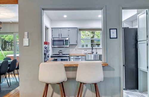 Lake Harmony House | Hot Tub, Game Room, EV Charger, Dog Friendly