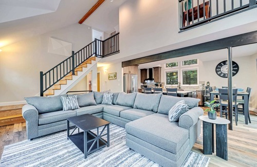 Lake Harmony House | Hot Tub, Game Room & Dog-Friendly | Lake Harmony